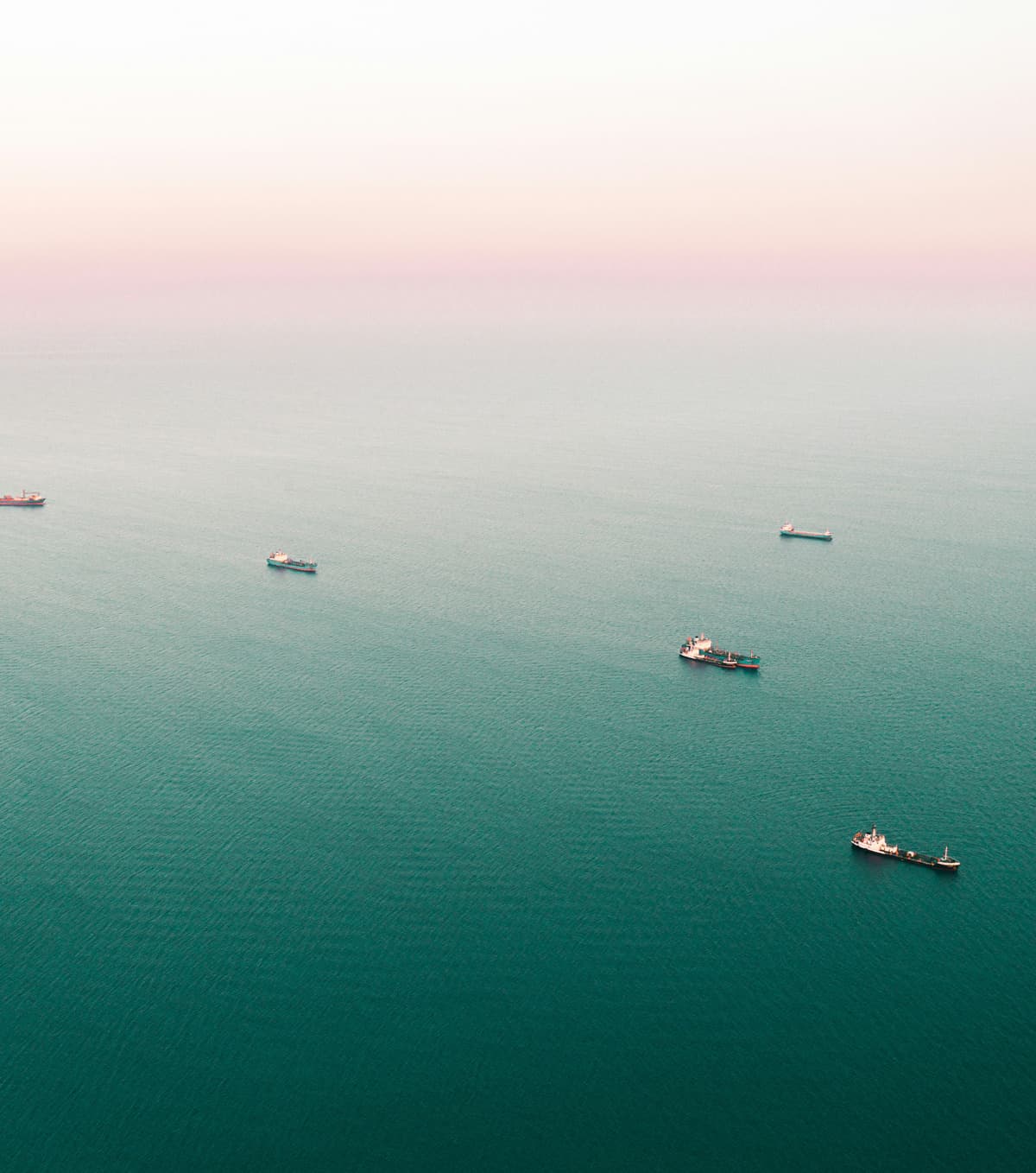 Picture from above of a fishfarming in
          turquise water